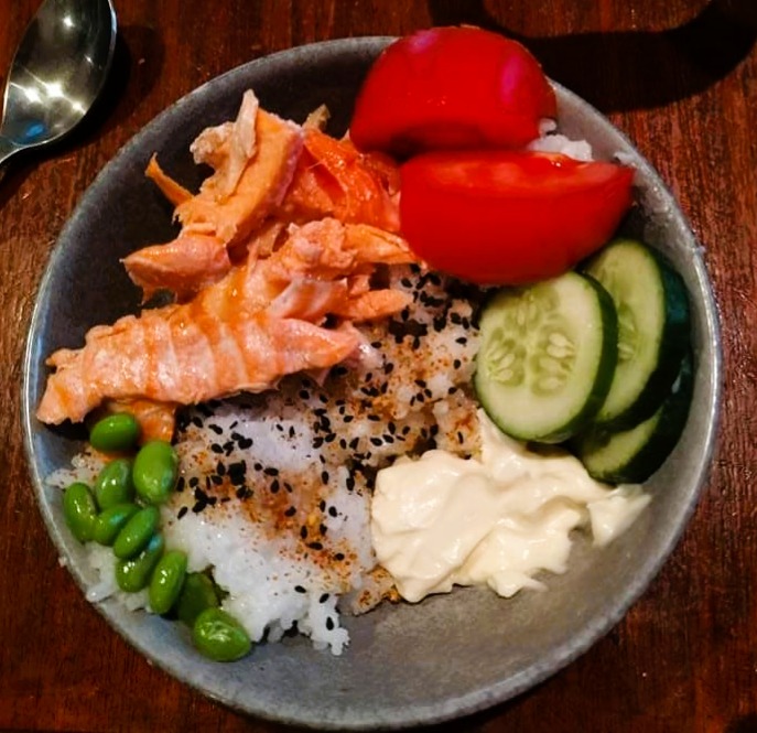 salmon sushi bowl (a variation of chicken katsu bowls)