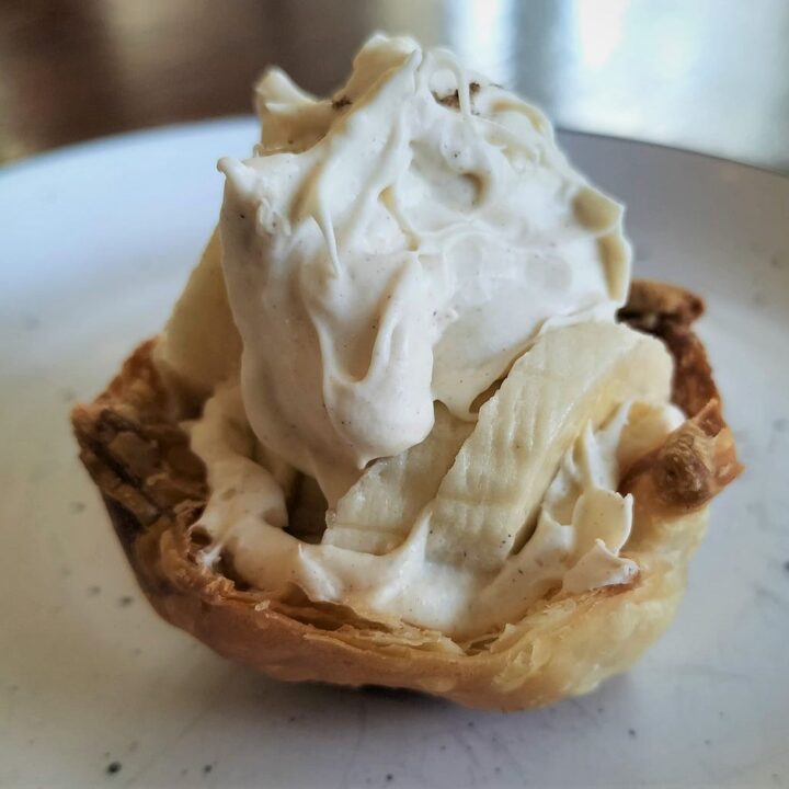 Mini Banana Cream Pies (Made with Cinnamon Whipped Cream)