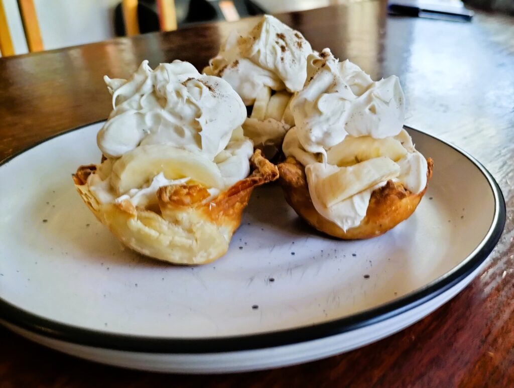 mini banana cream pies